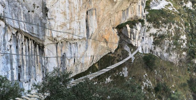 Rescatados anoche dos jóvenes residentes en Burgos en la vía ferrata de La Hermida