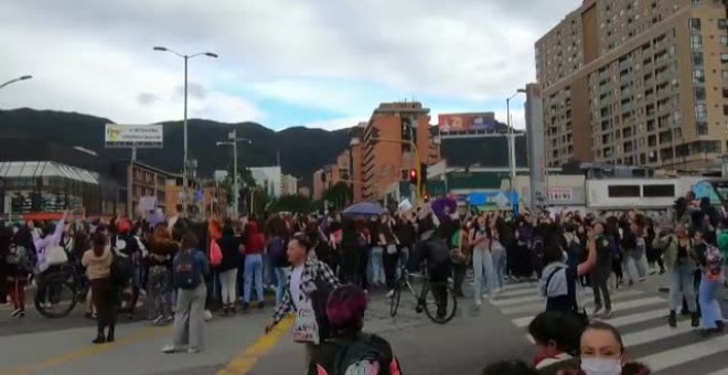 Las mujeres colombianas protestan contra la impunidad de los violadores