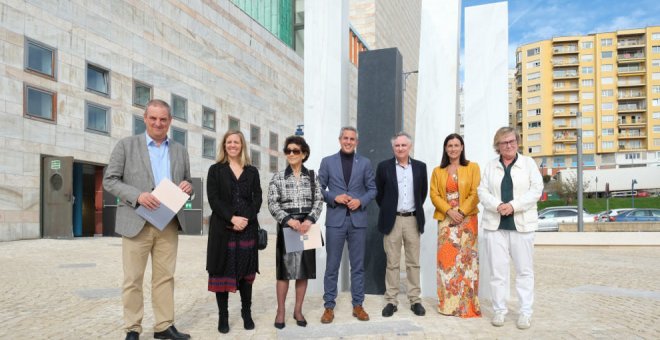 Inaugurada la escultura por los 50 años del Concurso de Piano de Santander junto al Palacio de Festivales