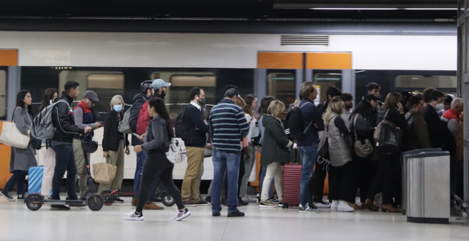 Aglomeracions i retards en la primera jornada de la vaga de maquinistes de Renfe