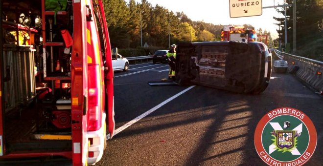 Un turismo vuelca en la A-8 a la altura de Guriezo