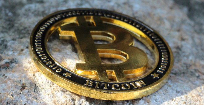 El bitcoin se desploma después de que Binance renuncie al rescate de FTX