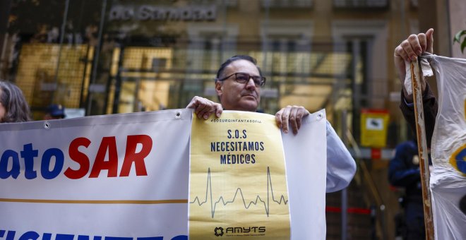 Alarma por la renuncia de médicos tras el plan de Ayuso para las Urgencias: hasta el 13% ha dejado el puesto en quince días