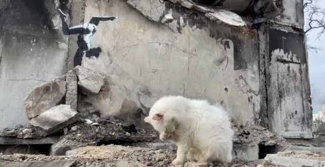 Banksy sorprende con una gimnasta en un edificio bombardeado en Ucrania