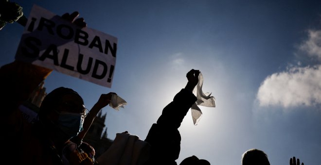 Las imágenes de la multitudinaria manifestación contra los recortes de Ayuso a la sanidad pública madrileña