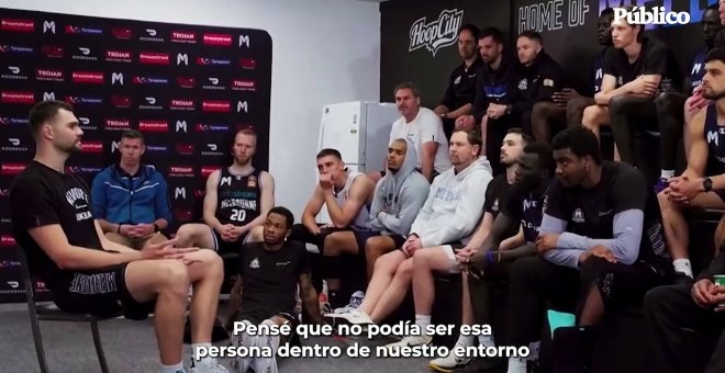 Isaac Humphries, el primer jugador de baloncesto australiano que sale del armario