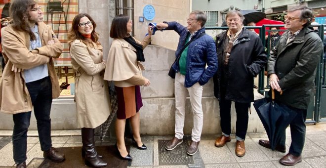 La ruta Ilustres Santander suma una nueva placa dedicada a Ángel de la Hoz