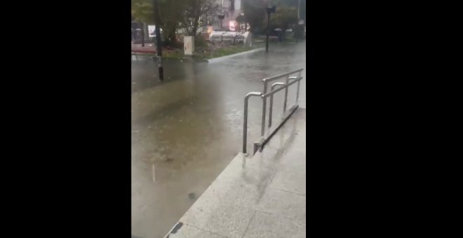 La Plaza del Ayuntamiento de Santander, inundada por las intensas lluvias