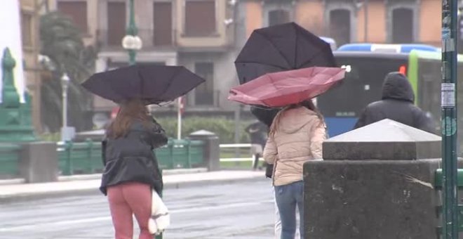 La borrasca Denise recorre la península y Baleares con lluvia, viento y nieve