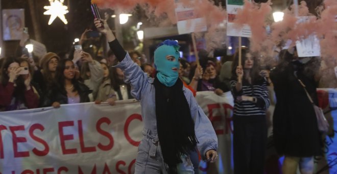 Miles de mujeres claman contra la violencia machista en toda España