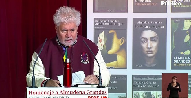 Homenaje a Almudena Grandes en Madrid: "Ha hecho más por el país que todos los gobiernos de la democracia"