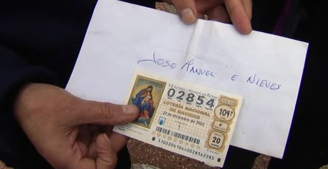 Los 13 vecinos de una aldea de Orense reciben misteriosamente un décimo de Lotería