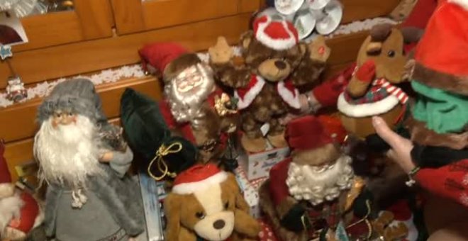 Mas de 6.500 objetos navideños decoran la casa de la Mamá Noel española