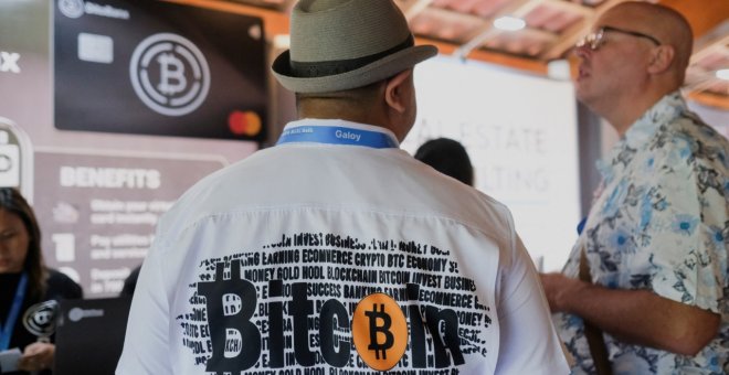 El Salvador redobla su apuesta por el bitcóin en pleno desplome de las criptomonedas