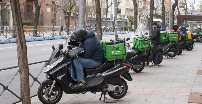 Uber Eats acuerda indemnizar a 4.400 repartidores que había despedido