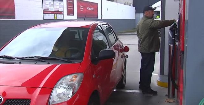 La gasolina está más barata que hace un año