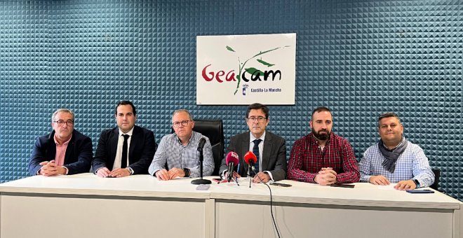 Geacam y los sindicatos firman el convenio, tras diez años sin vigencia, del que se beneficiarán 2.800 trabajadores