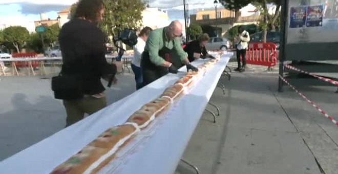 La localidad sevillana de Guillena celebra la llegada de la Navidad con un roscón gigante