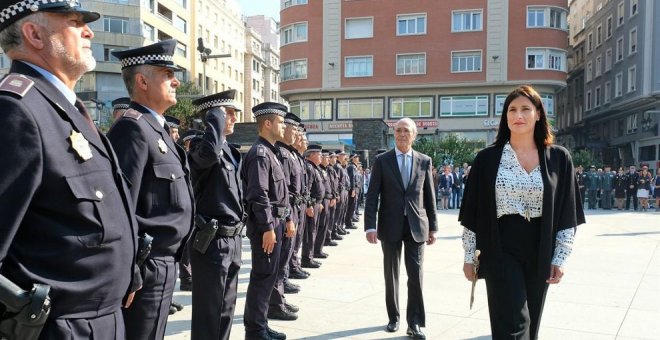 "Se dan situaciones tan absurdas como que en el mismo coche patrulla funcione la emisora de un agente por no la de su compañero"