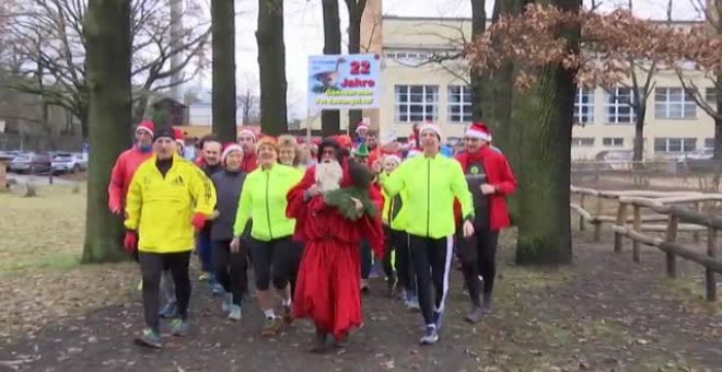 Cientos de personas bajan los excesos navideños en Berlín con una carrera