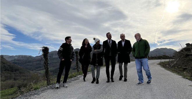 Instalados un sistema solar en la Oficina de Turismo y mejorados dos caminos rurales