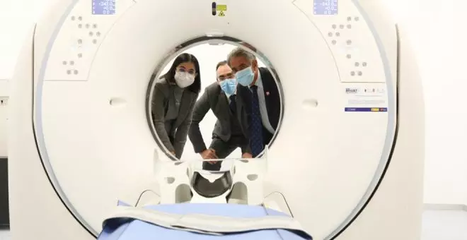 Revilla y Darias visitan el nuevo TAC del Hospital Tres Mares