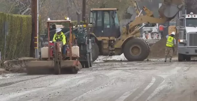 El temporal en California da una tregua y los operarios trabajan a contrarreloj