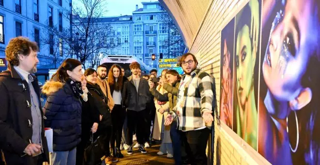 Más de medio centenar de artistas muestran sus fotografías en el túnel de Pasaje de Peña