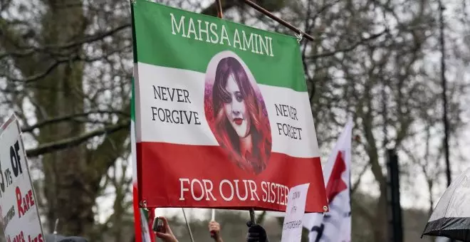 Irán detiene a tres mujeres periodistas en medio de las protestas