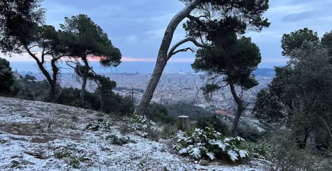 Nevada anecdòtica a primera hora del matí a la part alta de Barcelona i els Vallesos