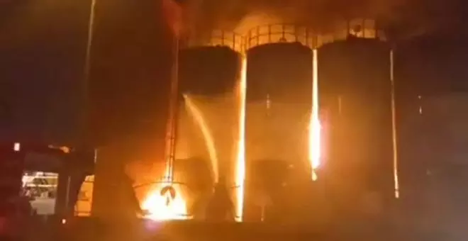 Un grave incendio devora una refinería en el noroeste de Irán