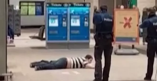 Un perturbado apuñala a tres personas en el metro de Bruselas