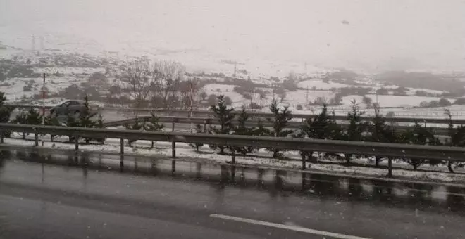 Solo los puertos de Estacas de Trueba y Lunada siguen cerrados al tráfico por la nieve