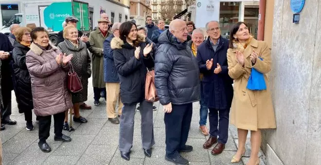 Marcial Solana se suma a la ruta de Ilustres con una nueva placa en la Plaza de Pombo