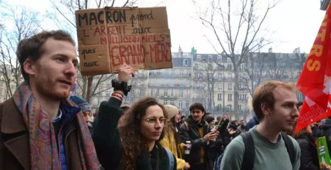 Los franceses luchan por sus pensiones en las calles