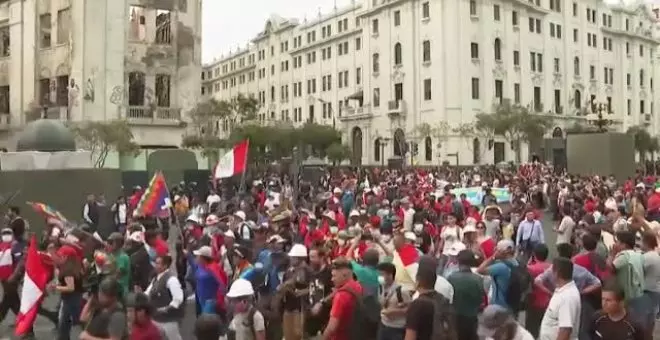 Protesta masiva en Perú tras denegar nuevamente el Parlamento adelantar las elecciones