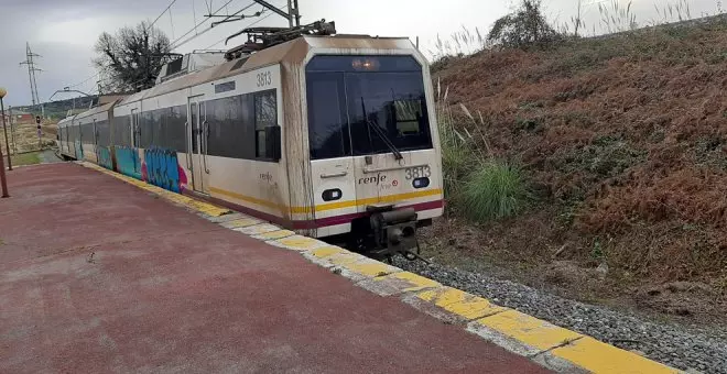 Cesados dos responsables de Adif y Renfe por la "chapuza monumental" de los trenes