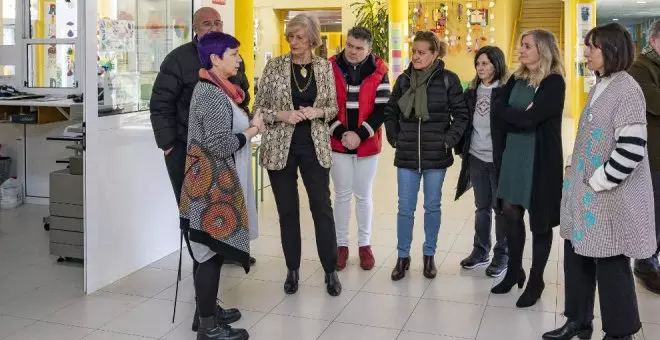 Educación estudiará reformar las antiguas escuelas para ampliar el espacio del colegio