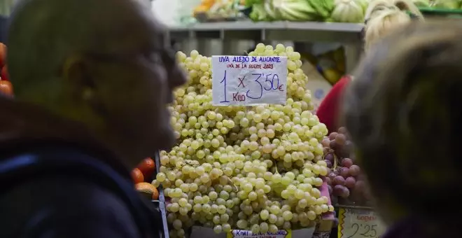 Los hogares españoles sufren la mayor caída de la renta disponible en la OCDE desde la pandemia