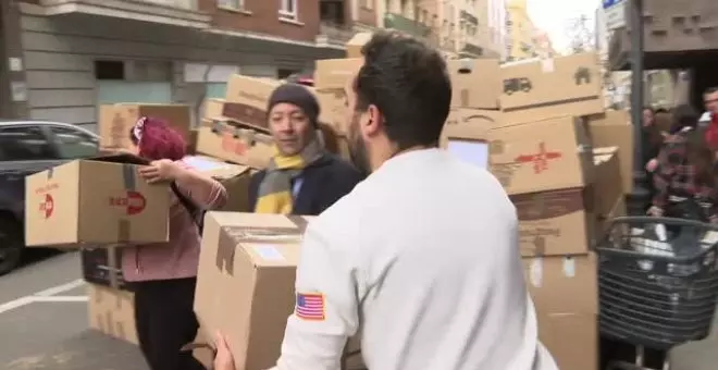 Cajas de solidaridad frente a la embajada turca en Madrid