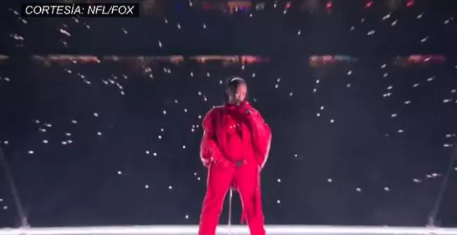 Rihanna regresa a los escenarios con un espectáculo impecable en la Super Bowl