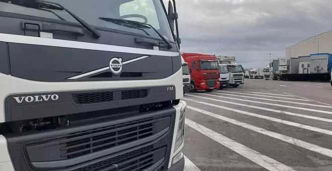 La DGT vigilará a los camiones y autobuses durante esta semana en Cantabria