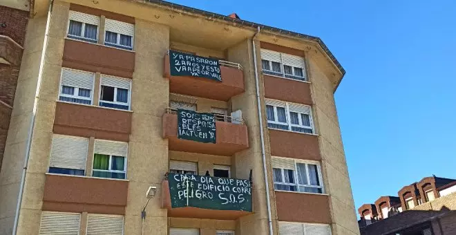 Los vecinos de Ronda Garcilaso, "desesperados" tras 4 años con el edificio apuntalado