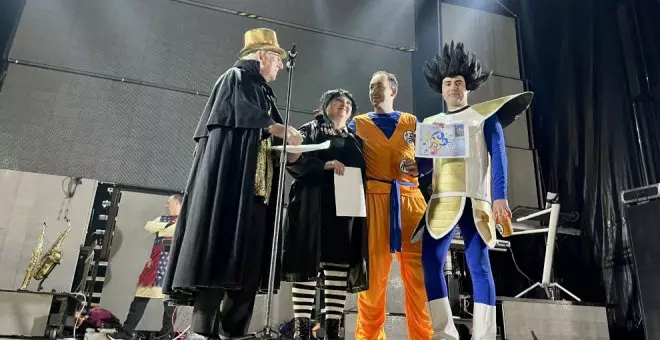 'Dragon ball in', de la asociación Mi Vida Loca, gana el primer premio de artilugios del Desfile de Carnaval