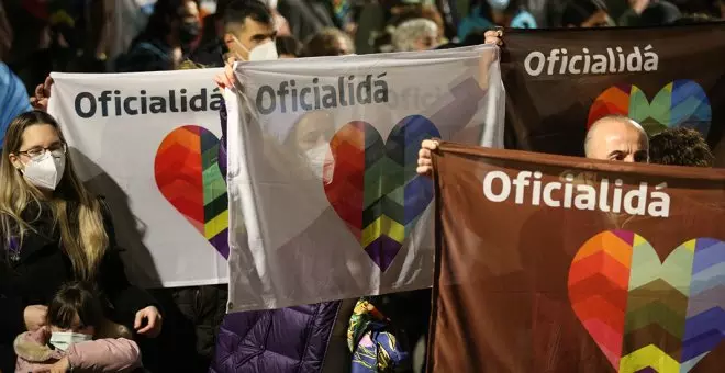 Carta d'amor al asturianu a traviés d'otres llingües