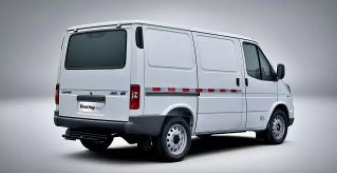 Parece una vieja Ford Transit, pero es una furgoneta eléctrica "nueva" venida de China