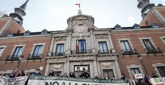 Cientos de personas se manifiestan en Madrid para pedir una solución pacífica a la guerra en Ucrania