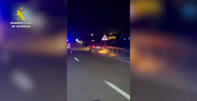 La Guardia Civil detecta a un coche circulando sin dos ruedas y una moto a más de 200 km/h