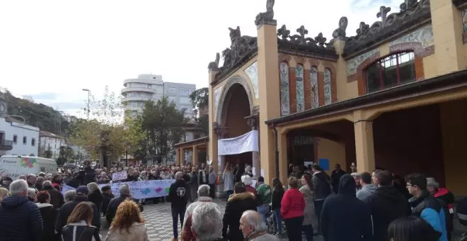 "Las puertas del mercado están cerradas, sus comerciantes ya no pueden trabajar, ¿cuándo van a empezar las obras?"