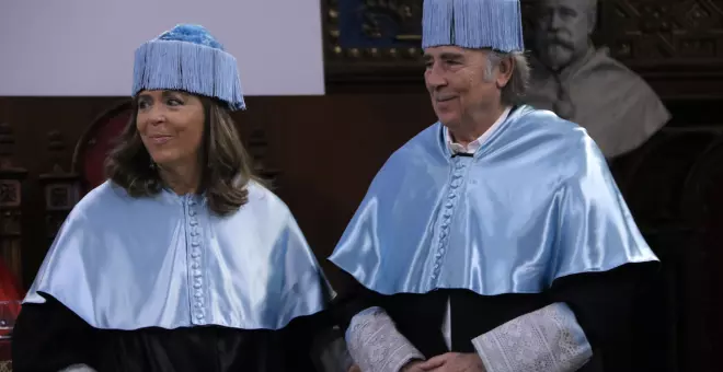 Joan Manuel Serrat i Maria del Mar Bonet són investits doctors 'honoris causa' per la Universitat de Barcelona